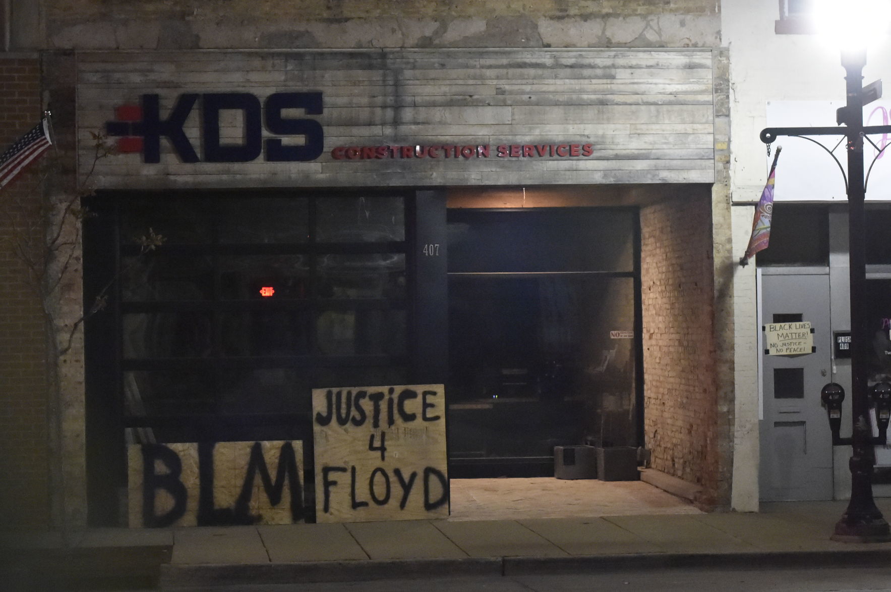 BLM and Justice 4 Floyd signs
